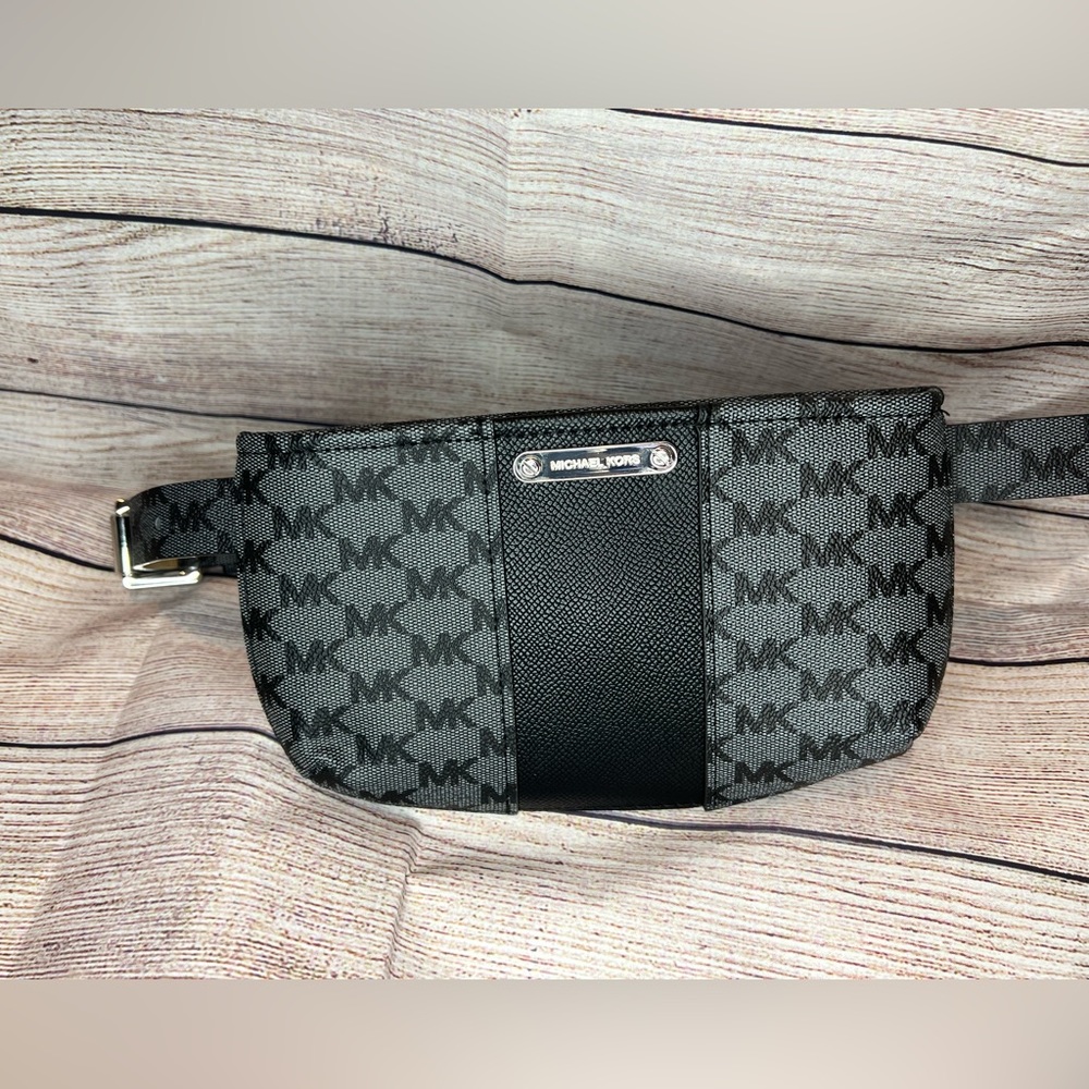 MICHAEL KORS Black & Grey Signature Bag, Waist S/M NEW WITH OUT TAGS